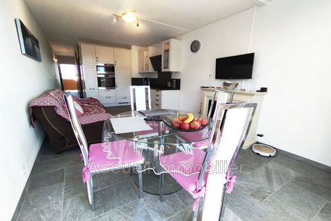 P2 crossing due south with view of the sea and private parking. Excellent condition, sold furnished, bathroom with shower, equipped corner kitchen. Double glazing, electric shutter, washing machine. Secure co-ownership with elevator, bicycle spaces a...