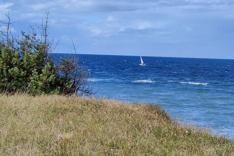 Accogliente appartamento per vacanze vicino alla spiaggia con vista libera sul Wieker Bodden, proprio accanto alla riserva naturale. Per vacanze con cani (dog beach) e con bambini (tantissimi parchi giochi, sgabelli e campo da pallavolo), minigolf, n...