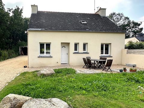 EPIDORA vous propose sur la commune de Plourivo, au calme et à proximité de Paimpol, cette maison entièrement rénovée d’une surface habitable de près de 104 m2. Elle se compose / - Au rez-de-chaussée : d’une entrée sur une grande et lumineuse cuisine...