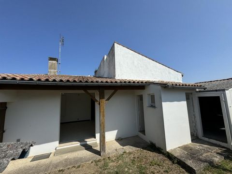 In a quiet area of the village a stone's throw from the Place d'Antioche, single-storey house to renovate, 2 bedrooms, living room, shower room, garden, garage. 320,000 euros. 308,300 euros + Negotiation fees. : 11,700 euros (i.e. 3.80% to be paid by...