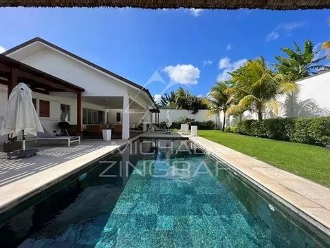 Découvrez cette villa de très haut standing, idéalement située dans une résidence sécurisée à Grand Baie à proximité du centre-ville et de la mer. Haut de gamme, spacieuse, d’inspiration à la fois classique et moderne, la villa comprend quatre chambr...