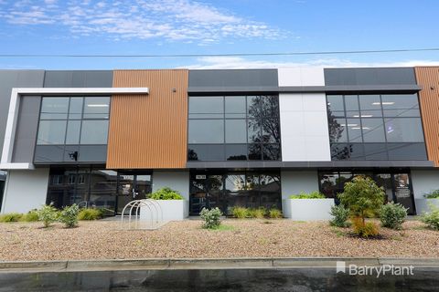 Barry Plant Glenroy Commercial è lieta di offrire in vendita 14/39 Essex St, Pascoe Vale. Questo ufficio ben arredato vi stupirà. - Attualmente in leasing a $ 38.109,84 p/a - Locazione fino al 10/2025 con ulteriori tre mandati di 2 anni - 75 mq circa...