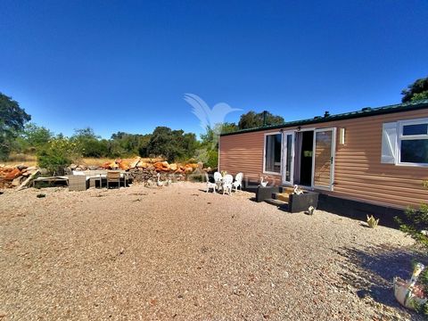 Ein Grundstück steht zusammen mit einem Haus zum Verkauf.  Das Haus verfügt über 3 Schlafzimmer, eine Toilette mit Dusche und eine Küche sowie ein Wohnzimmer. Das Haus verfügt auch über einen großen Tank für Wasser und Abwasser. Die Villa ist komplet...