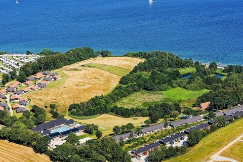 Mit einer schönen Aussicht über den Kleinen Belt und die Genner Bucht liegt der Ferienpark Løjt in einer schönen Umgebung mit Natur und einem Golfplatz. Alle Häuser liegen erhöht und viele haben Meerblick. Sehen Sie das Video auf YouTube. Danland Løj...