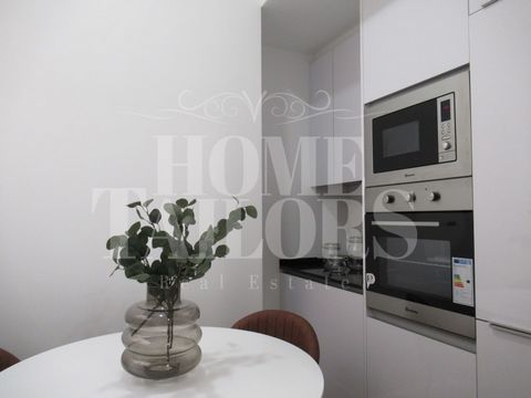 Apartment in the process of total refurbishment in a neighbourhood full of charisma. Consisting of an open space living room with a modern kitchen, with white lacquered furniture, contrasting black workbench, with all appliances: hob, oven, microwave...