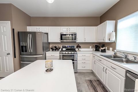 We are looking for one good offer! Prepared to be wowed by this meticulously maintained 4 bedroom 2.5 bath home in the desirable Hidden Creek community. This home has every modern convenience you wish for - sleek modern kitchen with stainless applian...