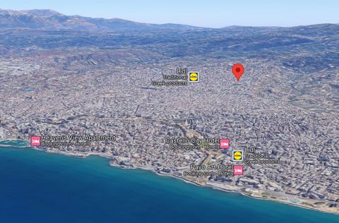 Terreno edificable en venta en Heraklion Creta. La parcela es de 225 metros cuadrados, hay un edificio en la parcela que necesita ser demolido. 120 metros cuadrados de espacio habitable se pueden construir en la parcela. La parcela situada a 3 kilóme...