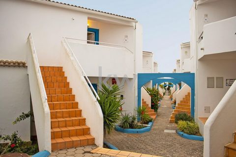 Sind Sie auf der Suche nach einem Kurzurlaub und/oder einer lukrativen Mietinvestition an der Algarve? Entdecken Sie dieses komfortable Apartment mit 1 Schlafzimmer und 2 Bädern in Jardim do Paraíso, Teil des prestigeträchtigen Resorts Quinta do Para...