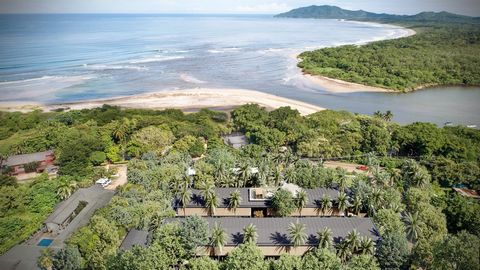 Air Homes presents an exquisite blend of luxury and sustainability in Tamarindo, Costa Rica. Nestled amidst the tropical paradise, this beachfront development offers an unparalleled living experience for both investors and homeowners. Prime Location ...