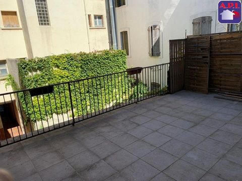 INVESTOREN-SPEZIAL Im Herzen von Pamiers, im ersten Stock einer kleinen Wohnanlage. Typ-2-Wohnung von 49 m² mit schöner Terrasse. Derzeit mit einer Vereinbarung vermietet, die einen Steuerabzug von bis zu 85 % des Immobilieneinkommens vorsieht. Die m...