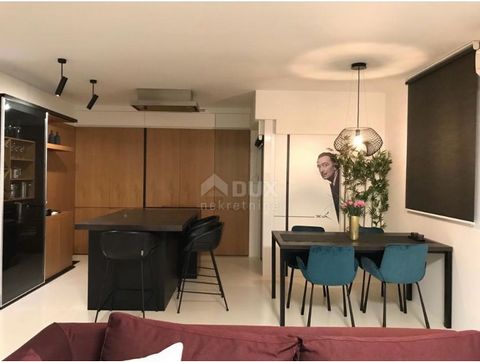 Location: Zadarska županija, Zadar, Stanovi. ZADAR, APARTMENTS - two-room apartment with a large terrace In an always sought-after location, we are selling an apartment on the second floor that offers an extraordinary space for comfortable living and...