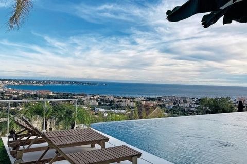 Magnifica villa moderna di 265 m² in un parco di 2.600 m² con vista panoramica sul mare. È composto da una superficie abitabile di 100 m² che si apre sulla terrazza e sulla piscina a sfioro, 5 camere da letto con vista sul mare. Godendo di totale pac...