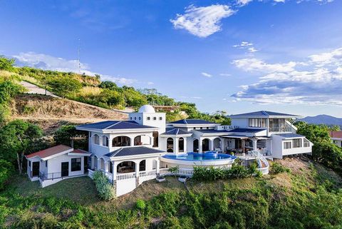 Welkom bij Casa Paraíso, een prachtig huis gelegen in de eco-gated gemeenschap van Lomas del Mar, Guanacaste. Deze residentie combineert moderne elegantie met authentieke Costa Ricaanse charme. Hoogtepunten van de woning: Slaapkamers : 8 (4 in het ho...