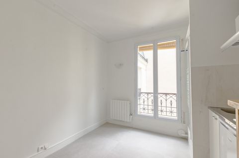 FOR SALE EXCLUSIVELY in Paris, in the 16th arrondissement, rue de l'Assomption, on the 5th floor, without elevator, of a 1900 building, a studio of 10.29m2 Carrez law comprising: a living room, a kitchen area and a shower. Toilets on the landing.