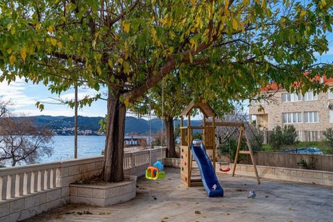 Villa Ponar is located in a small village Kuciste on Peljesac Peninsula. Indoor heated swimming pool is at your disposal, which makes this place a perfect spot for a nice and relaxing vacation. Villa Ponar also comes with terrace and sun loungers. Pr...