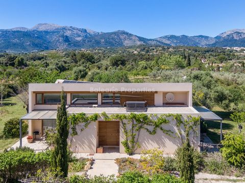 Charming villa with vineyard, olive grove, and holiday rental license in Selva Situated in tranquil and picturesque surroundings, this modern countryside home is offered for sale in Selva. Enjoying breathtaking mountain views , lots of privacy and a ...