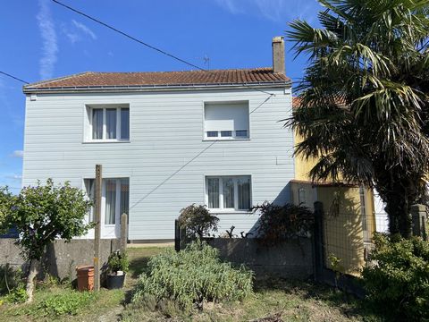 Maison à La Renaudière. Dans 129.13m2, la maison est formée de 4 chambres, un espace cuisine, un séjour- salon de 30m2 et une salle d'eau.  Vous disposerez d'un jardin d'une surface de 930m2 pour profiter de l'extérieur. Elle s'accompagne d'une aire ...