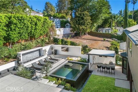 Gorgeous, South of the boulevard modern farmhouse located in the highly sought-after Sherman Oaks Hills. Situated on an expansive 10,474 square foot lot, this stunner features over 3,643 square feet of bright and open living space with seamless indoo...