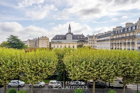 Idéalement situé, cet appartement dévoile une vue imprenable sur la Mairie de Saint-Mandé et propose un panorama unique. Situé au 3ème étage avec ascenseur d'un immeuble au charme indéniable, signé de l'architecte Bourgeois, ce bien familial déploie ...