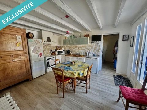 Venez découvrir à Saint-Gelais, village à environ 10 minutes de Niort, cette belle propriété d'environ 185 m2 nichée sur un terrain sans vis-à-vis de plus de 1300 m2 avec dépendance, garage et grenier aménageable. Cette maison de caractère comprend u...