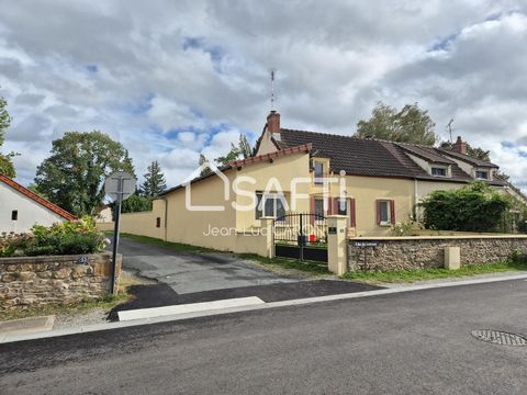 Maison joliment rénovée et bien isolée, comprenant en rez-de-chaussée de chaussée une entrée donnant dans le séjour, un salon, 1 cuisine équipée, 1 salle d’eau (grande douche), WC séparé. A l’étage : 2 chambres, 1 WC séparé. Sur la parcelle clôturé s...