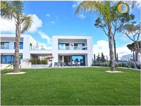 Deslumbrante Moradia T3 que combina a sofisticação moderna com uma construção inovadora. Casa construída com os mais altos padrões de eficiência energética e durabilidade. Com cofragens de betão isolado, sistema construtivo de última geração que supe...