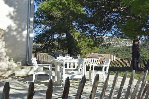 Tucked away in the scenic village of Villesèque-des-Corbières, this cozy apartment with two bedrooms is perfect for a family or group of four. The heated swimming pool offers year-round relaxation, while the open kitchen invites you to whip up your f...