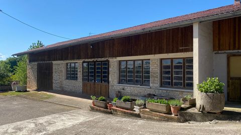 Maison de campagne à fort potentiel 5 chambres - dépendances- VASSY (89)