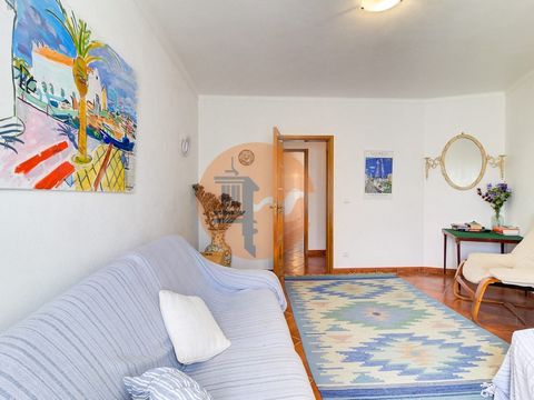 Viva a 100 metros de la Ría Formosa - Amplio apartamento de 3 habitaciones en Santa Luzia Descubra este encantador apartamento de 3 dormitorios, ubicado en el corazón de Santa Luzia, a solo 100 metros de la impresionante Ría Formosa. Ubicada en el pr...