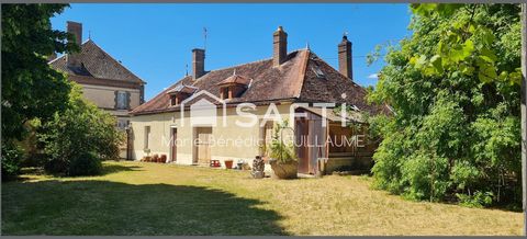 Maison ancienne et ses nombreuses dépendances