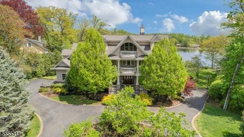 This gorgeous luxury lakefront home was custom built for you. Designed by acclaimed architect Rick Nelson and built with incomparable quality and taste, it's an architectural masterpiece ideal for casual living, entertaining, and guests. Set on .70 p...