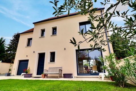 Maison familiale cœur de village Mareil Marly à deux pas des transports