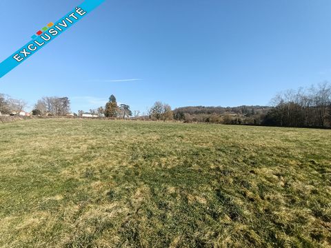 A SAINT-GENGOUX-LE-NATIONAL TERRAIN DE 10667 M&#178;