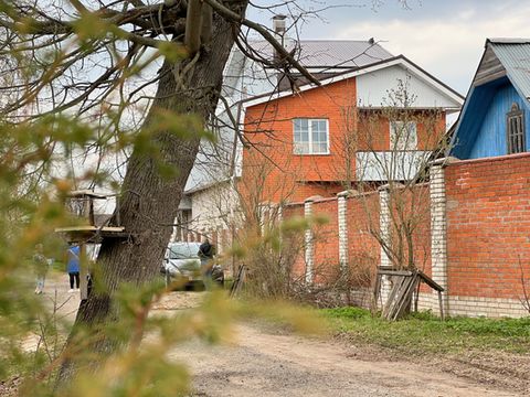 Предлагаем Вашему вниманию современный кирпичный дом для постоянного проживания, 2021 года постройки, всего в 50 минутах от Москвы, 57 км от мкад, в тихом экологичном месте, в рабочем посёлке Фряново, с полностью развитой инфраструктурой. Отличное ме...