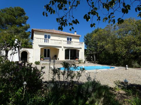 Villa 141m² avec piscine, 4 chambres, double garage et gîte de 36m² sur terrain avec piscine de 1666m²