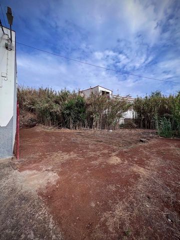 Large plot in Teror, very close to the town centre in a closed and very quiet street. Great views.