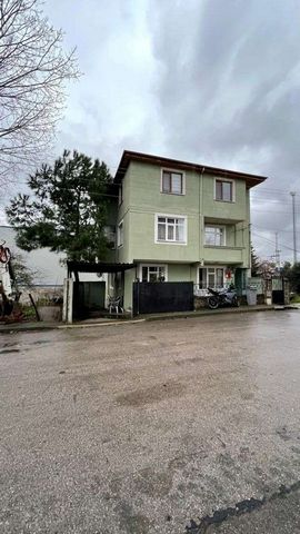 3 STOREY DETACHED BUILDING FOR SALE IN KOCAELI DERINCE SOUTH NEIGHBORHOOD – CENTRAL LOCATION, SUITABLE FOR NEW CONSTRUCTION! Our cost-free, 3-storey detached building, located on a 240m² plot in Kocaeli Derince South District, is for sale. With its c...