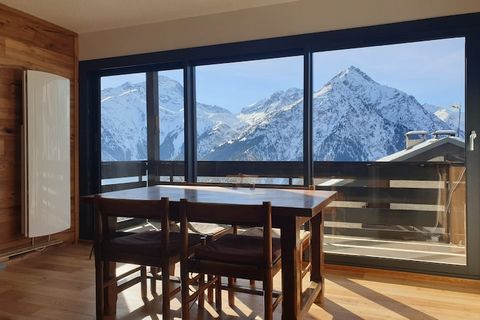 Located just 200 meters from the ski area, this first-floor apartment at Rue des Sequoias, number 102, offers a cozy and well-equipped retreat in the Rhone Alpes region of Les Deux Alpes. Ideal for couples or small families, it combines convenience w...