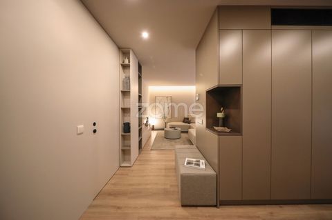 Identificação do imóvel: ZMPT575980 Oportunidade única de viver num deslumbrante empreendimento novo em Guimarães. Projeto inovador com a construção de três edifícios modernos constituído por 39 apartamentos, concebidos para proporcionar um estilo de...