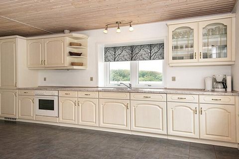 Spacious cottage with sauna in a rural setting by Ballum and Marshland. In extension of the kitchen / living room, where the whole family can be accommodated, you will find the living room with wood burning stove and TV. There are two bathrooms, one ...
