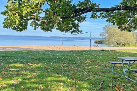 Welcome to Läppe! Here you stay in a cabin with a simpler standard and older furnishings and perhaps it suits you who are looking for a relaxing holiday with closeness to nature, wonderful swimming and fishing opportunities. The cottage is located in...