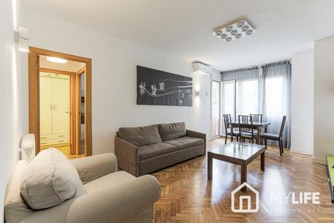 MYLIFE Real Estate presenta esta fantástica propiedad en venta con licencia turística, ubicada en una de las mejores zonas de la ciudad, l'Esquerra de l'Eixample. Descripción de la propiedad La vivienda está ubicada en la tercera planta de un edifici...