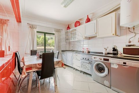 Excelente Apartamento T3 no Sobralinho – Boas Áreas e Exposição Solar Apresentamos este fantástico apartamento T3, localizado numa zona tranquila do Sobralinho, ideal para quem procura conforto, funcionalidade e qualidade de vida. Com boas áreas e ex...
