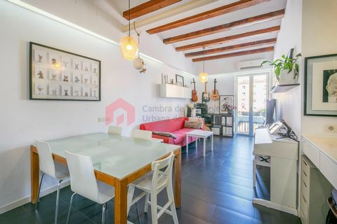 Magnífico piso de 77 m² situado en una de las zonas más dinámicas y cotizadas de Barcelona: El Poblenou. Una vivienda luminosa, bien distribuida y lista para entrar a vivir. Cuenta con 2 habitaciones dobles, 2 baños completos (uno de ellos en suite),...