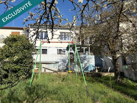 Maison avec un grand jardin de 1000 M2, trois chambres, cuisine ouverte sur le séjour avec un balcon !