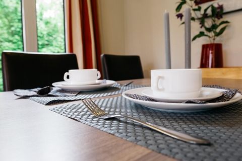 Indulge in the luxury and tranquility of this detached holiday home in Scherpenzeel, offering 103 m² of pure comfort and relaxation. Designed for families, it features two stylish bedrooms with twin boxspring beds (90x200 cm), ensuring a restful stay...