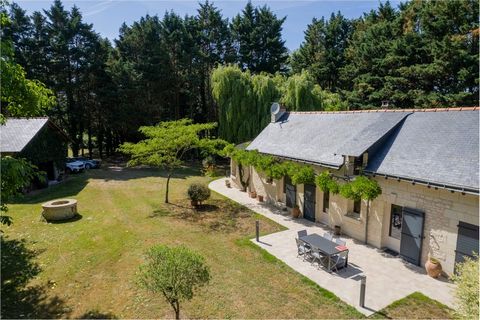 6' SAUMUR, Dans un écrin de verdure, magnifique Longère restaurée de 170m² sur parc avec piscine