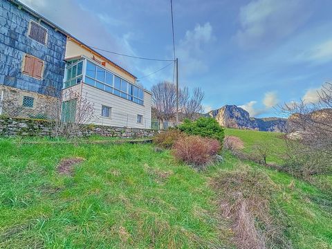 Spacieuse maison avec deux garages et superbe terrain