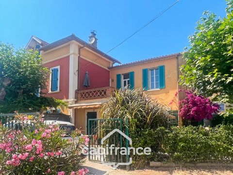 Dpt Var (83), à vendre LA LONDE LES MAURES appartement T4, haut de villa domaine viticole, 2 grandes terrasses, calme et vue dégagée