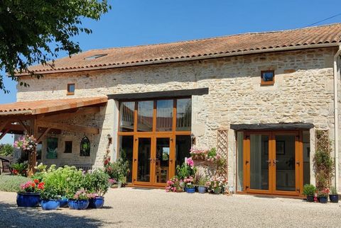 Superbe Grange Rénovée avec Vue Panoramique, Piscine et Magnifique Jardin